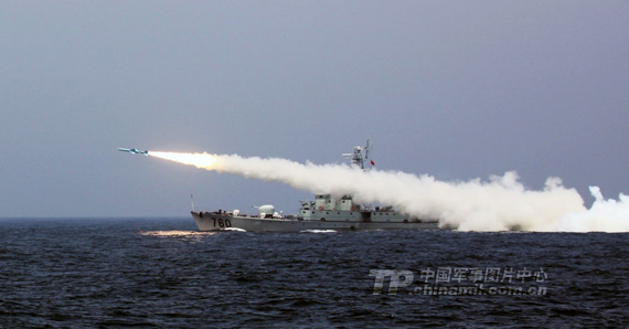 某導彈護衛艇導彈實射。