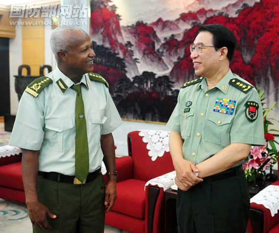 6月29日，中央軍委副主席徐才厚上將會見埃塞俄比亞軍隊總參謀長薩莫拉•尤內斯上將。李曉偉攝
